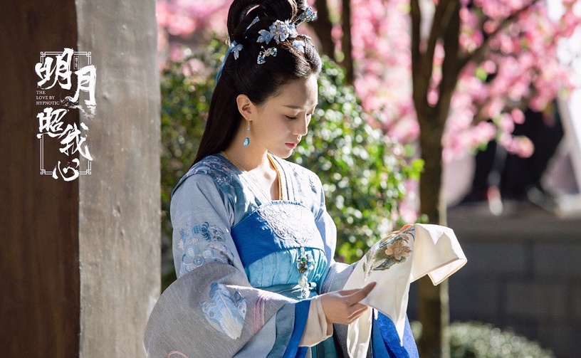 《传闻中的陈芊芊》演员其它古装剧3:周紫馨《明月照我心》