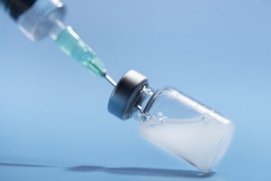 牛奶針(丙泊酚)是什麼？副作用、成癮風險與醫美濫用爭議全解析，河正宇也曾捲入！