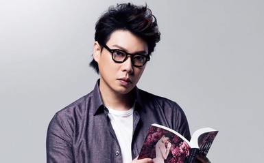 李佑群老師化身成時尚大帝卡爾拉格斐爾！？