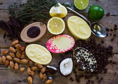LUSH 獨創固態乳液「按摩餅」，養成暖系體質的秘密武器！
