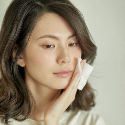 快來抄筆記！解救夏天崩潰滿臉油光時刻，加碼熱門醫美推薦！實測有感控油攻略看這篇！