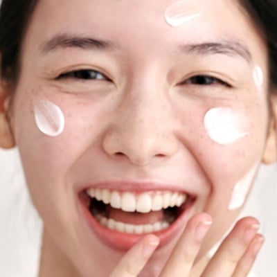 神經醯胺精華液推薦15款！Dcard、PTT 網友好評，保濕、修護屏障必買清單