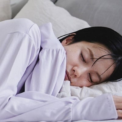 2026日本睡衣必買推薦！這款日韓討論度最高，「爆睡神器」是它，淺眠、肩頸僵硬必收！