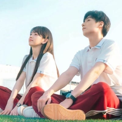 陸劇《天才女友》劇情、角色介紹：田曦薇、胡一天「校服到婚紗」超甜，劇版改編卻挨轟