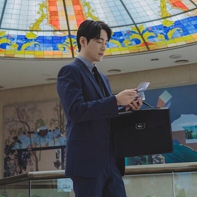 李浚赫《中了樂透頭獎也要上班》劇情、角色介紹：如果中了13億樂透，你還會去上班嗎？