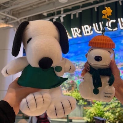 星巴克Ｘ史努比聯名登場！PEANUTS玻璃冷水杯、南瓜吊飾不鏽鋼杯、綠圍裙娃等9款一次看