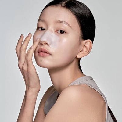 韓網瘋傳「黑頭粉刺」清除技巧！超簡單方法：加熱卸妝膏+化妝棉，鼻頭變得乾淨又發光