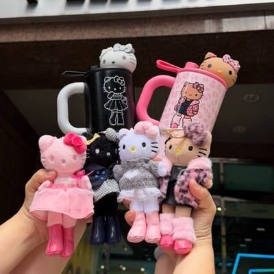 7-11三麗鷗「長腿KITTY」集點！ 15cm絨毛吊飾、刺繡購物袋組、壓克力髮夾等50款一次看