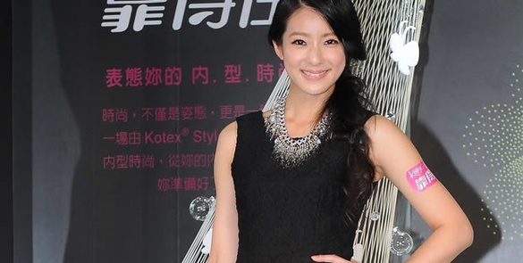 「螺絲小姐」賴雅妍暫拋擇偶兩難 嘗鮮將衛生棉穿上身