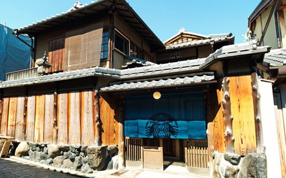 京都傳統建築變身「星巴克」分店，古色古香的榻榻米上享用杯咖啡！