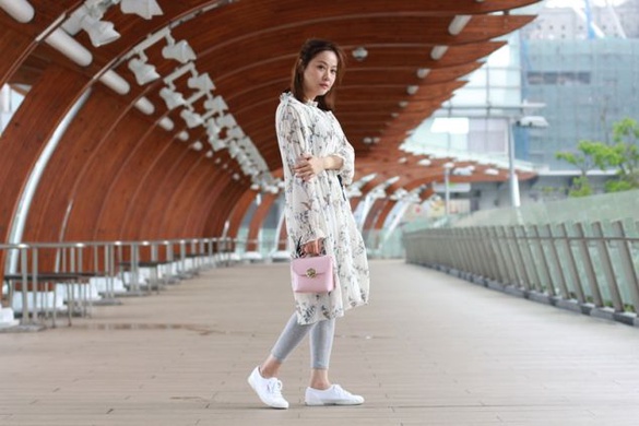 ｜Shelly專欄｜春夏的浪漫花元素mix襯衫、洋裝！跟著這樣搭不會錯！