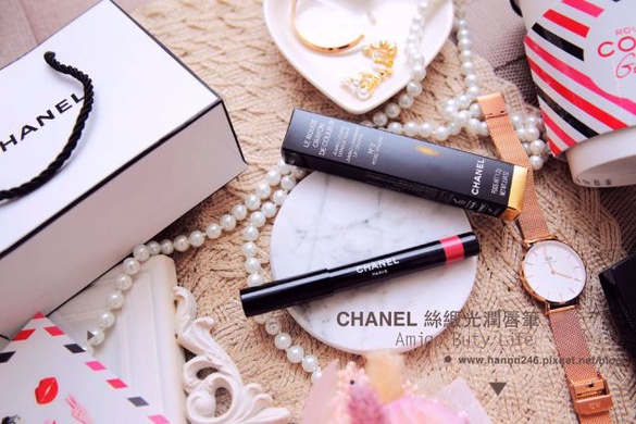 │ Amigo專欄 │CHANEL 絲緞光潤唇筆．乾燥玫瑰色打造時髦日常妝容