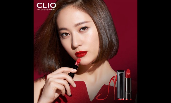 Krystal水晶成為CLIO新代言人！ 完美展現「高跟鞋唇膏」高冷形象