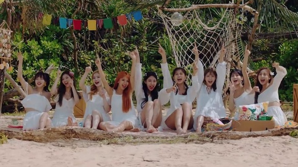 TWICE首次夏日回歸MV尺度大突破！性感泳裝秀出傲人魔鬼身材