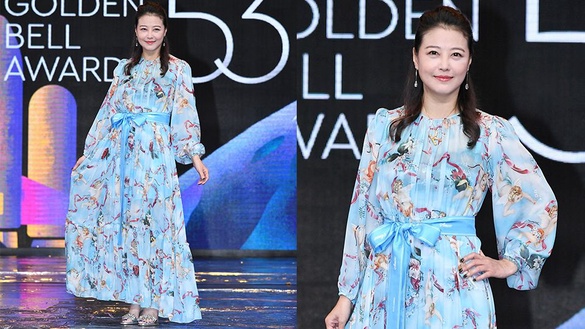 【53金鐘】凍齡女神周海媚攜手小鮮肉張軒睿頒獎！保養祕訣人人都做得到