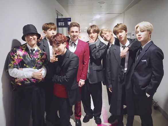 CP查理xBTS太強大！完美合作演繹《We Don’t Talk Any More》、《FAKE LOVE》