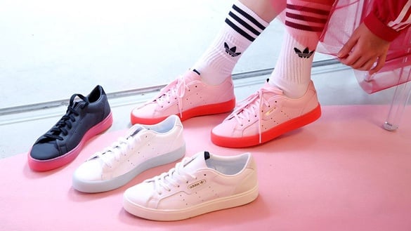 adidas微厚底「Sleek」春夏心機鞋款！不用P圖也能擁有修長美腿～