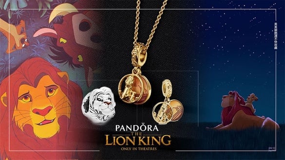 PANDORA x《獅子王》聯名飾品登場，栩栩如生的迷你辛巴戴著走，項鍊、耳環、串飾通通有！