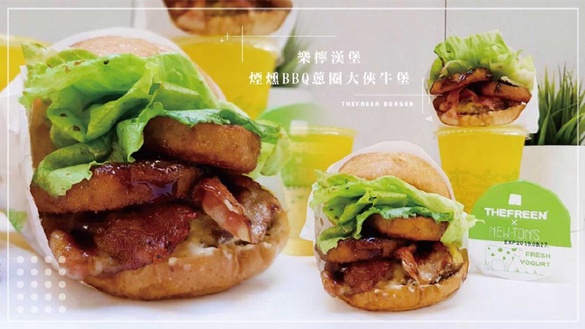 樂檸漢堡「煙燻BBQ蔥圈大俠牛堡」！嘉義來的樂檸招牌大size漢堡，麵包＆現榨果汁絕對是重點！