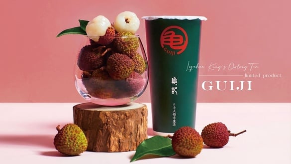 龜記必喝+1！龜記新品「玉荷包茶王」報到，完熟玉荷包荔枝＋龜記茶王打造限定嚴選手搖