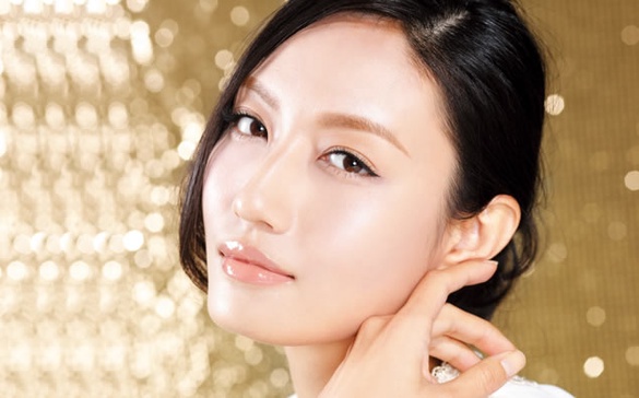 教你如何從苦命凹臉變身「澎潤貴婦臉」，偽裝化妝術