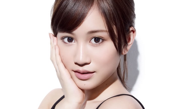 日本人氣女星前田敦子，分享白、潤、亮の透明感美肌秘訣！