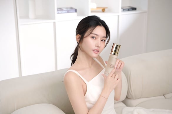 MIT全新升級肌膚抗老配方 微生態雙酵母能量 一瓶提供水光肌所需營養 澎潤逆齡一步到位