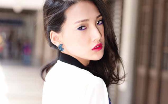 讓眼妝吃冰，爽快清涼。今年繽紛夏妝，轉攻下眼皮！