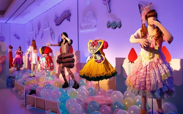 卡莉怪妞服裝展公開，總數超過30套！