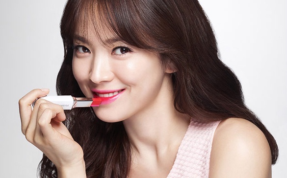 LANEIGE 超放電絲絨雙色唇膏，再創花瓣唇新次元！