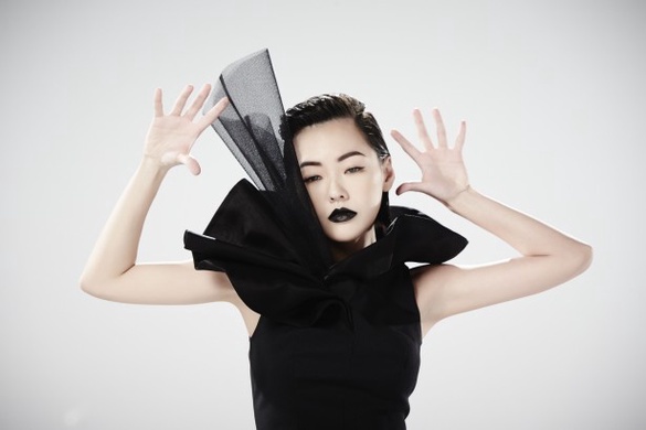 唇色發黑中毒惹？女星就愛搶眼深色唇