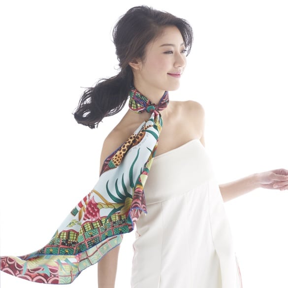 本季「絲巾」新綁法！4LOOK幫妳穿搭加分得恰到好處！