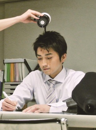 《神的病歷簿2》櫻井翔使壞，竟拿咖啡狠澆藤原