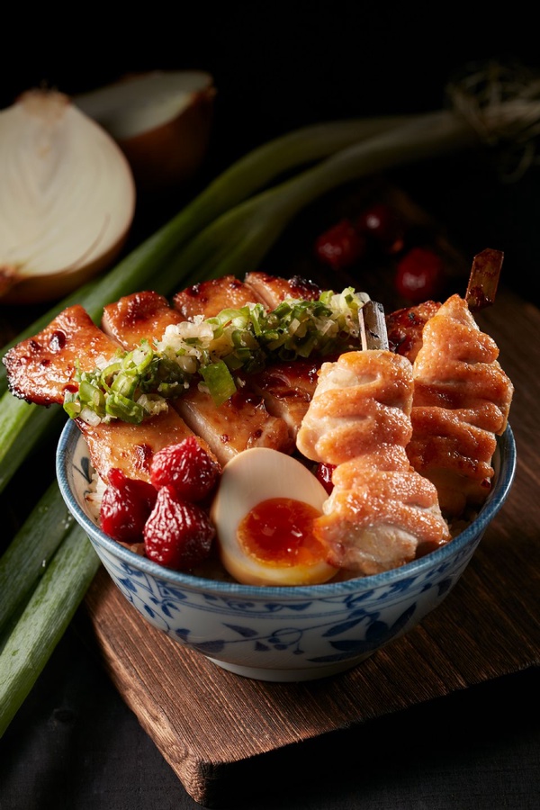 史上最強丼飯「開丼」推春季新菜色，精品級食材入菜，極上板牛排丼、松露角切牛排丼、韓式牛肋石燒拌飯通通必吃！