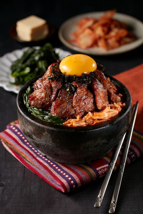 史上最強丼飯「開丼」推春季新菜色，精品級食材入菜，極上板牛排丼、松露角切牛排丼、韓式牛肋石燒拌飯通通必吃！