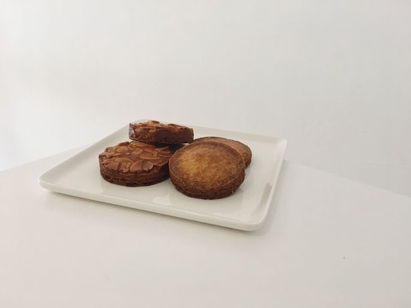 超人氣ButterFried烘焙工作室每日新鮮製作麵包、甜點，可頌麵包、可麗露都超推薦！