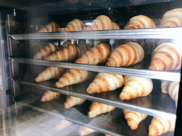 超人氣ButterFried烘焙工作室每日新鮮製作麵包、甜點，可頌麵包、可麗露都超推薦！
