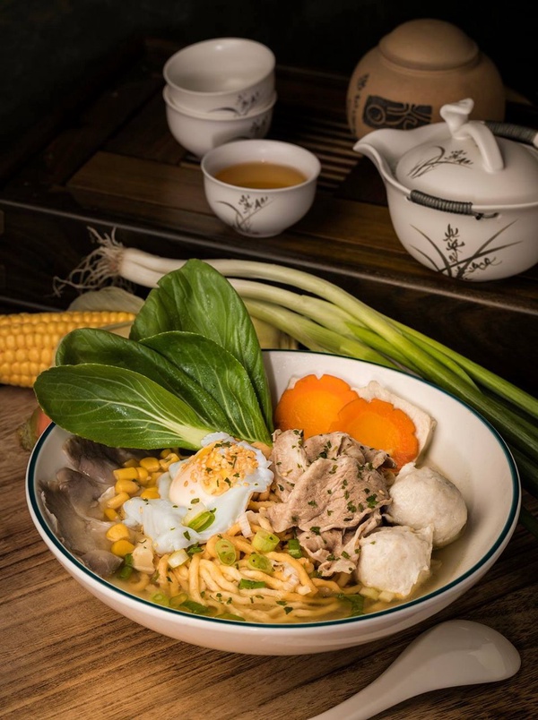 台南知名冰店「SWEET RAINBOW彩虹雪冰」台北也吃得到了！彩色極光雪花冰必吃，竟然還有台南意麵！