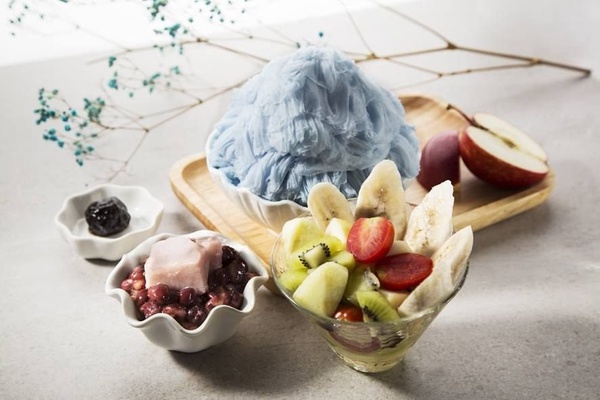 台南知名冰店「SWEET RAINBOW彩虹雪冰」台北也吃得到了！彩色極光雪花冰必吃，竟然還有台南意麵！