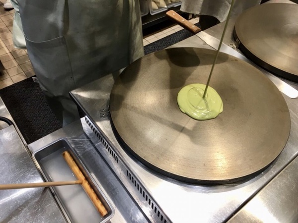 日本可麗餅名店gelato pique cafe推四款「抹茶季限定可麗餅」，還有蜷尾家期間限定新口味「斯里蘭卡霜淇淋」必吃！