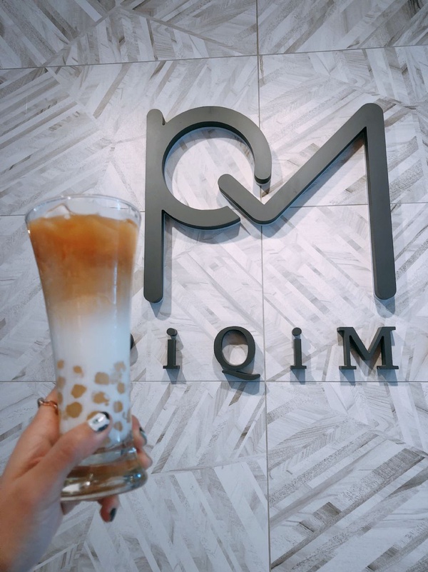 台北必喝極致奶茶「PiQiMi必可蜜」即日起試營運，每日限量的「綠寶珍珠」絕對不可錯過！
