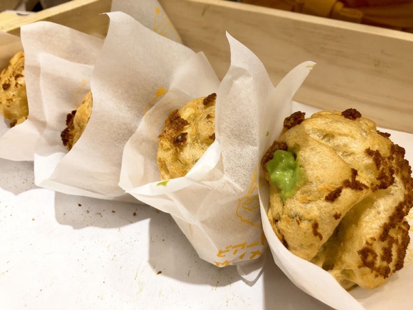 「Beard papa」超人氣餅乾泡芙回歸，酥脆的餅乾泡芙吃起來香濃過癮，還有抹茶季也限時登場喔！