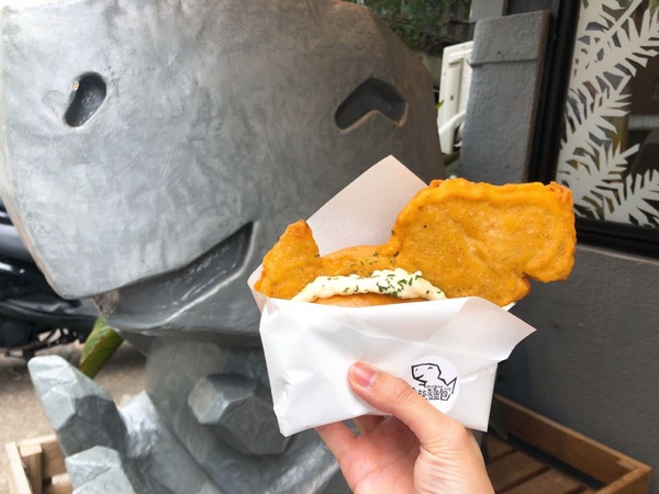 IG超熱門店家「恐龍麵包」吃得到恐龍雞塊加Q彈的手製麵包，還有恐龍新品即將上市！