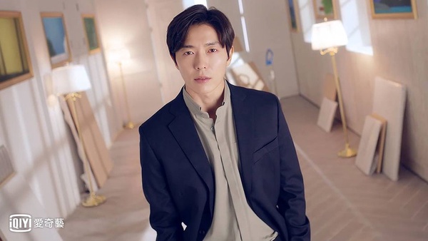 《她的私生活》金材昱變雅痞型男！出道15年《Voice》反派走紅、超愛貓狗，7點讓你更認識他
