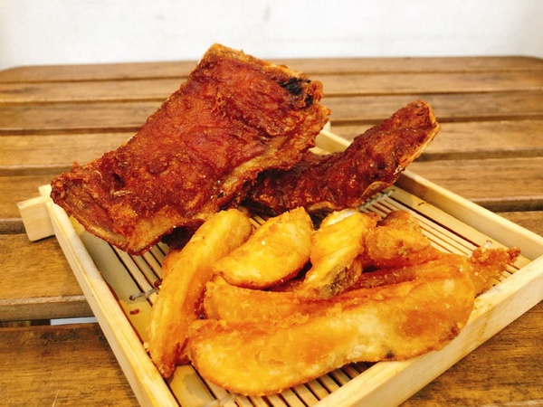 赤峰街超人氣炸雞專賣店推薦「Mar桑唐揚げ本舖」，炸雞飲料組合杯讓你邊逛邊吃炸雞還可以喝飲料！