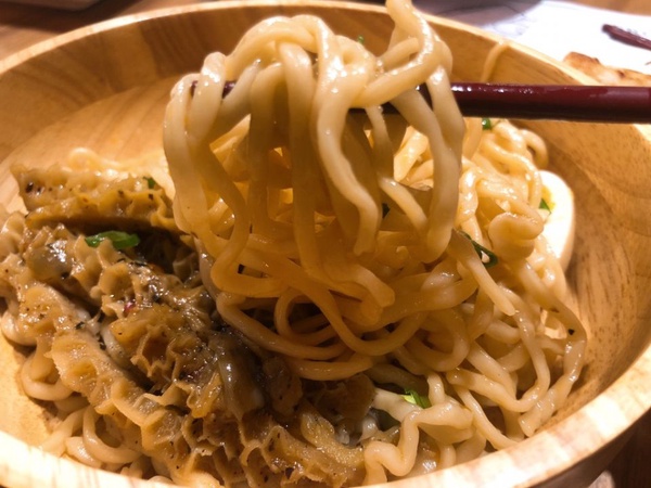 「點點心」x「大師兄銷魂麵舖」推點點心銷魂聯名套餐，招牌銷魂麵、豬仔流沙包讓你一次滿足！