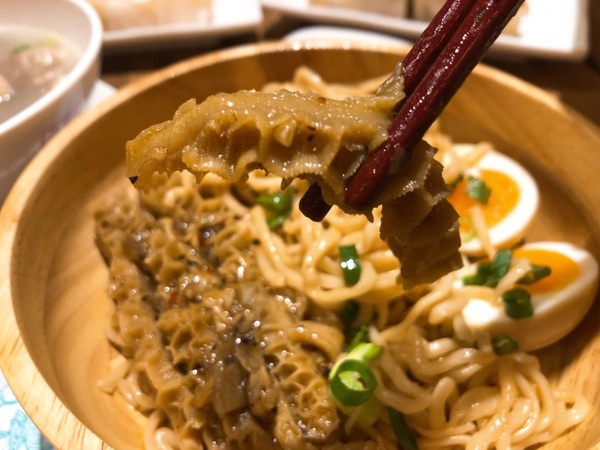 「點點心」x「大師兄銷魂麵舖」推點點心銷魂聯名套餐，招牌銷魂麵、豬仔流沙包讓你一次滿足！