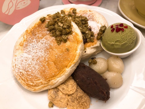 日本福岡人氣鬆餅名店「Café del SOL」推期間限定「楓糖桂花釀鬆餅」，還有新口味的義大利麵也別錯過！