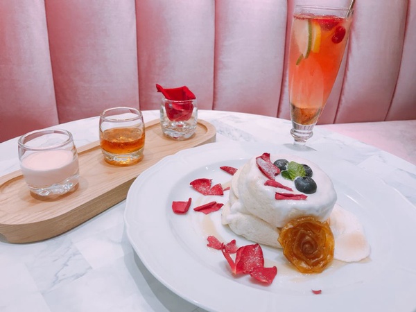 日本福岡人氣鬆餅名店「Café del SOL」推期間限定「楓糖桂花釀鬆餅」，還有新口味的義大利麵也別錯過！