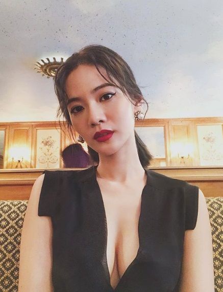 曾之喬胸型超美！親授胸型不外擴、不下垂方法，2日常動作改善超大